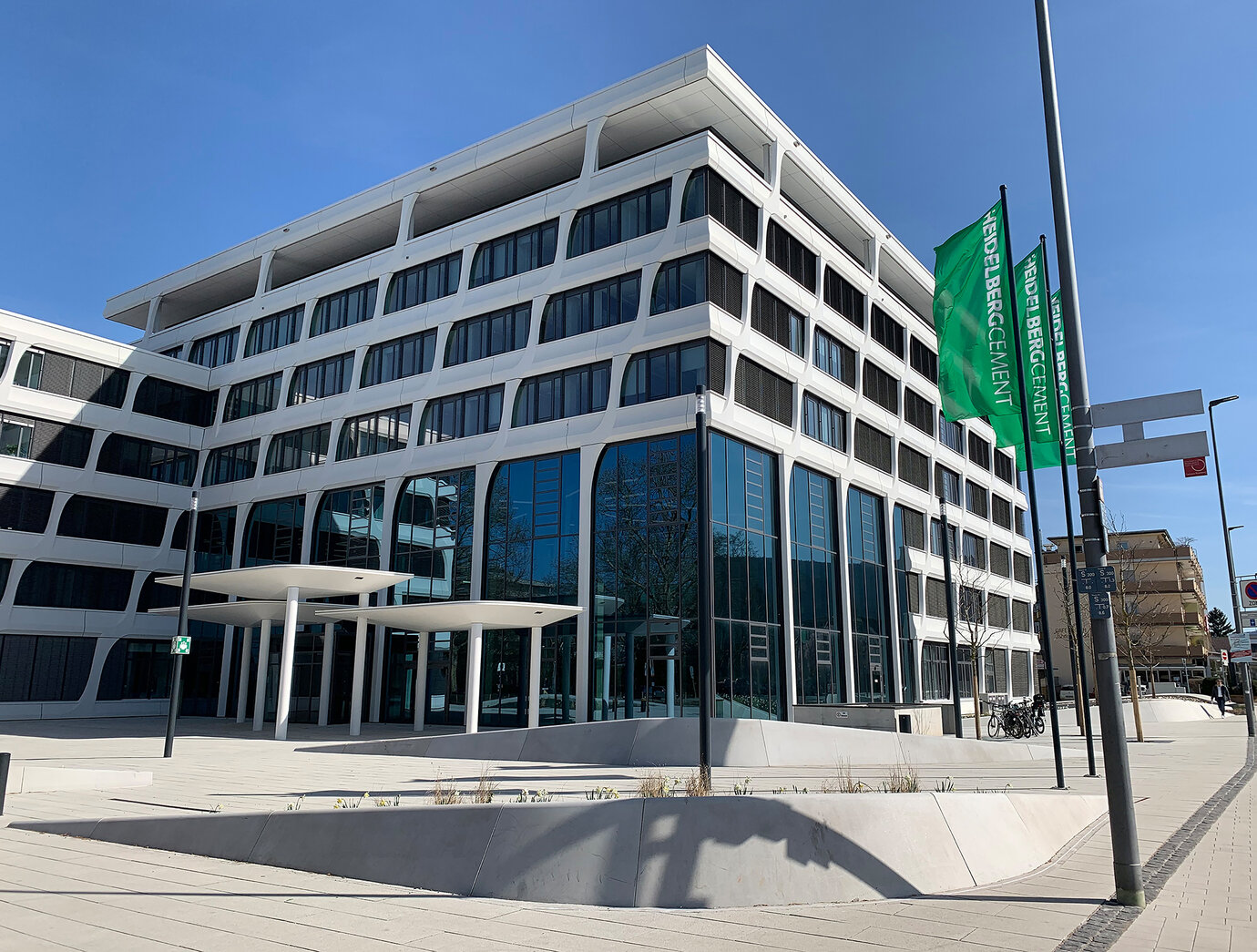 Vorplatz Haupteingang