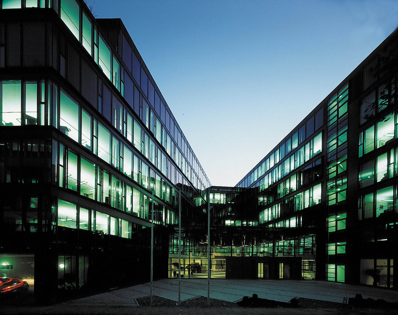 Eingangsbereich bei Nacht