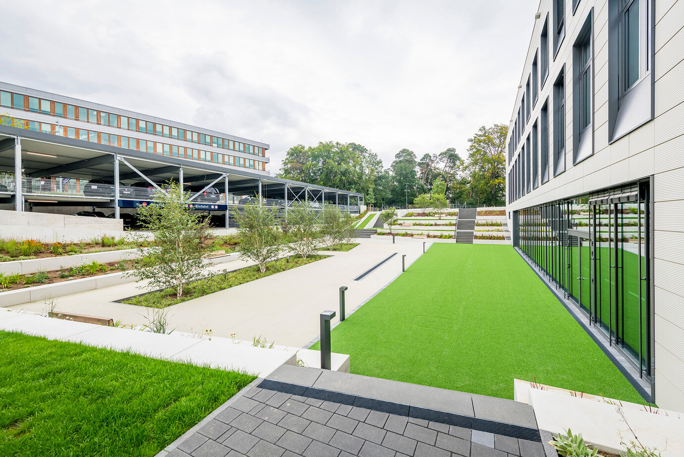 Tiefhof und angrenzendes Parkdeck