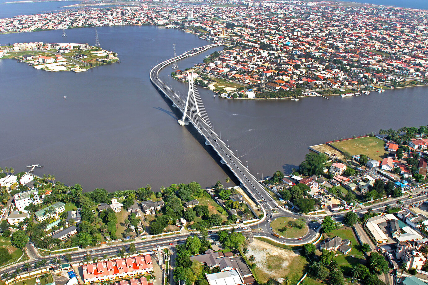 Luftbild der Brücke als Verbindung der Stadtteile Lekki und Ikoyi / © Julius Berger Nigeria Plc