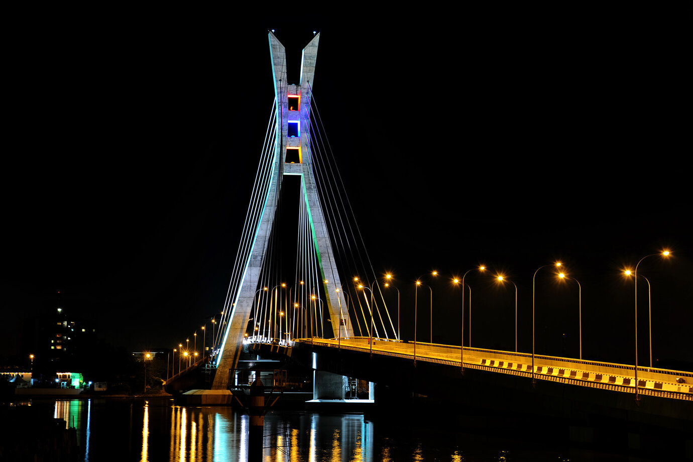 Beleuchtete Lekki-Ikoyi Link Bridge bei Nacht / © Julius Berger Nigeria Plc